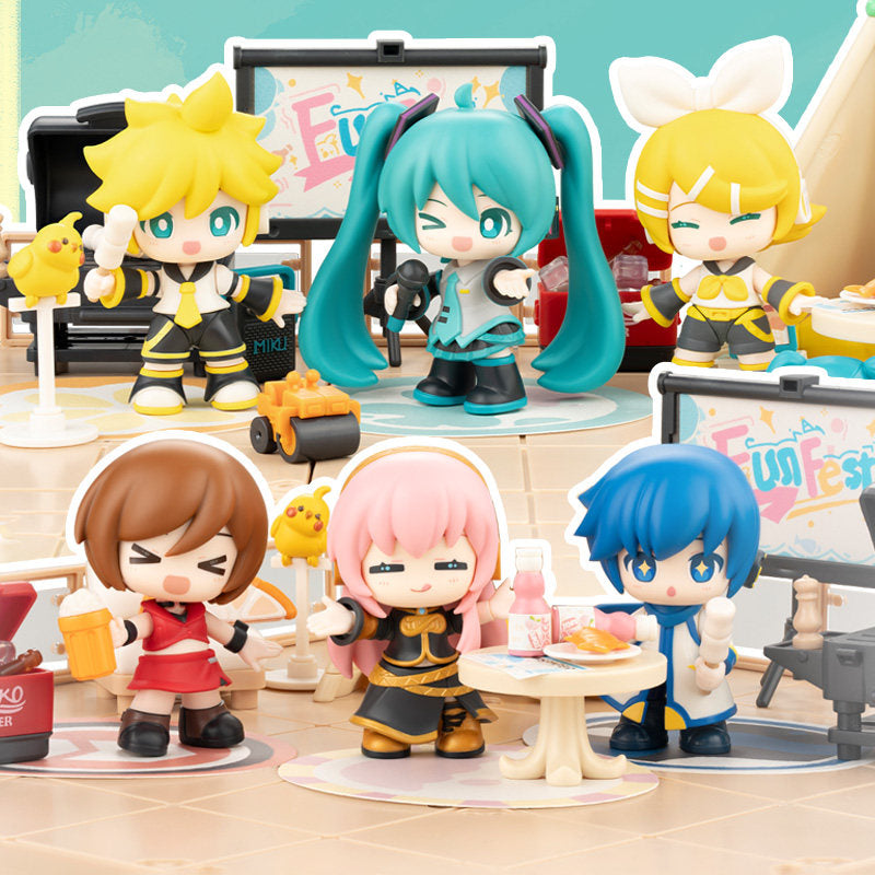 Hatsune Miku Desktop Decorative Figure,  Articulated, Approximately 5cm Tall, DIY Scene