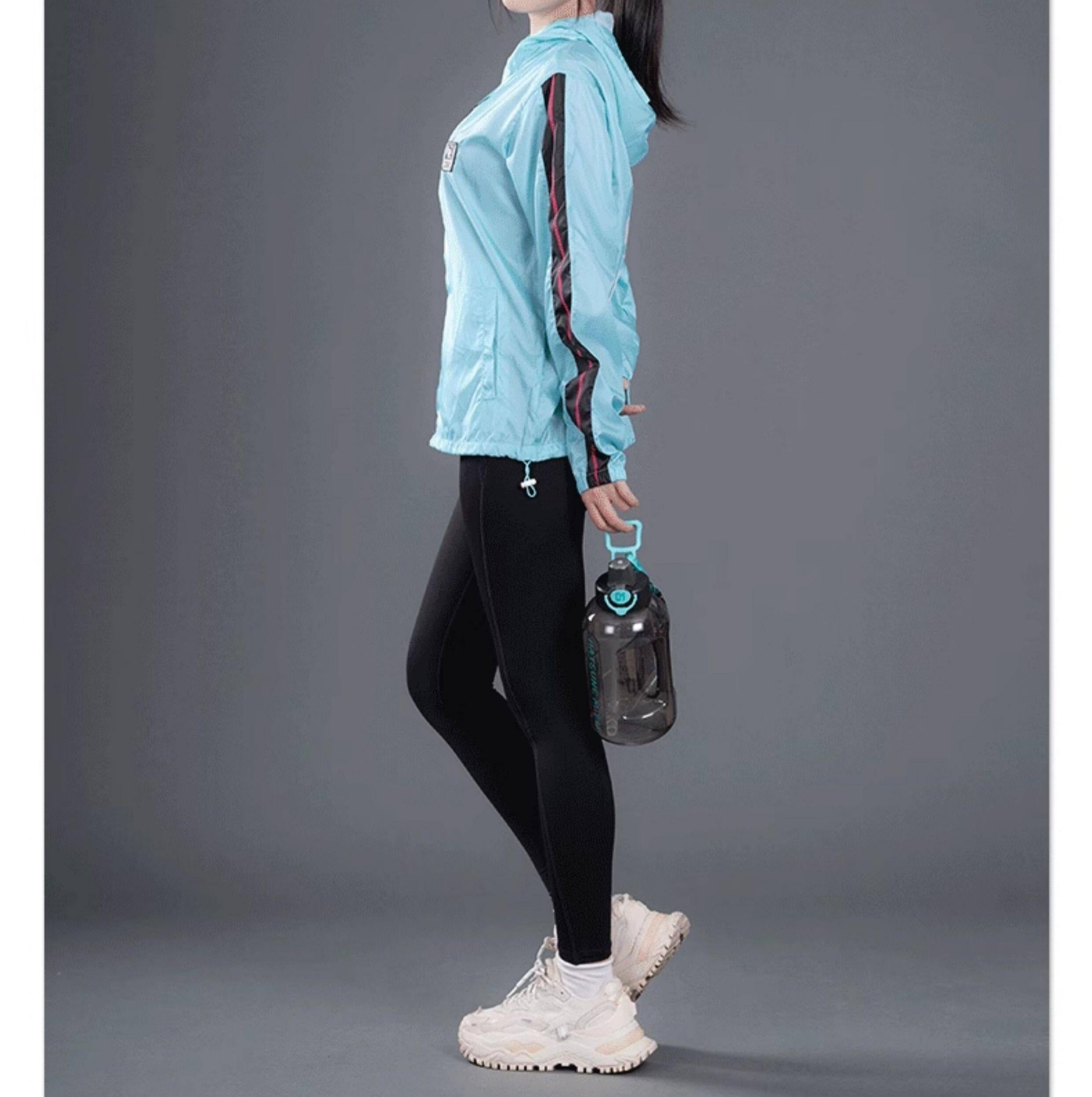 Miku Large Capacity Sports Water Bottle, 1.6L, Portable, with Carabiner Strap